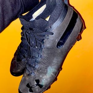 Under armor football cleats, good condition